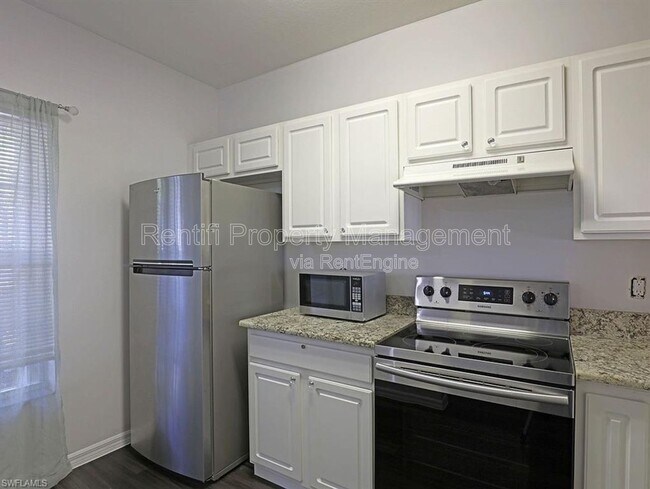 Foto del edificio - 10036 Poppy Hill Dr