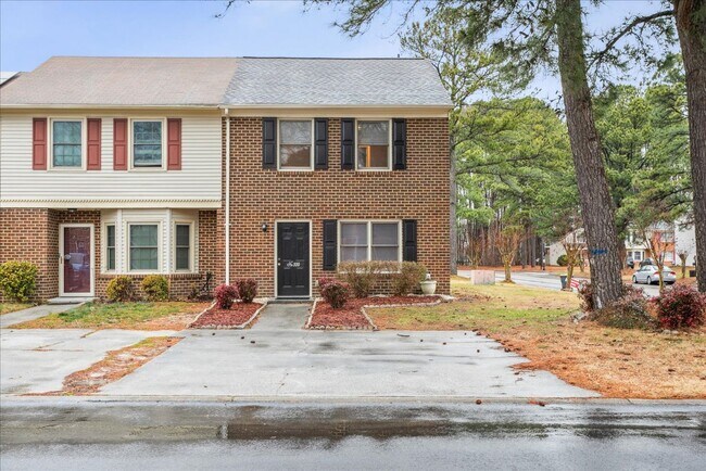 Building Photo - York Crossing Townhome