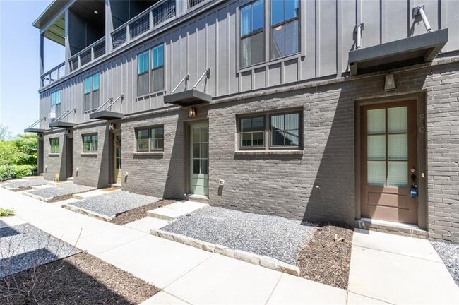 Building Photo - 912 Huff Rd NW