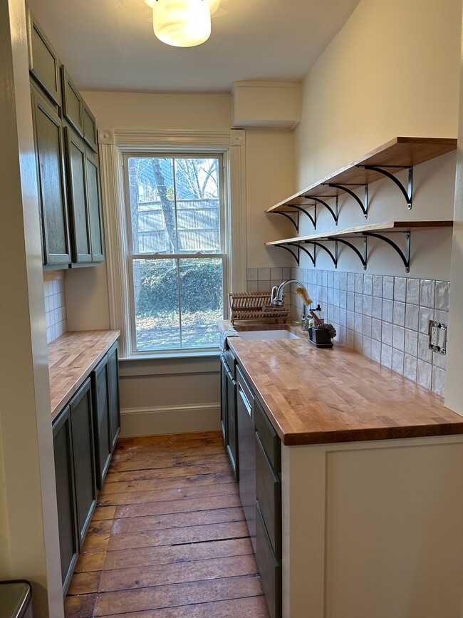 Butler Pantry - 366 Wickenden St