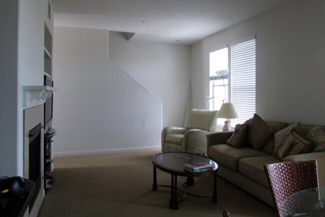 Building Photo - 820 Harbor Cliff Way