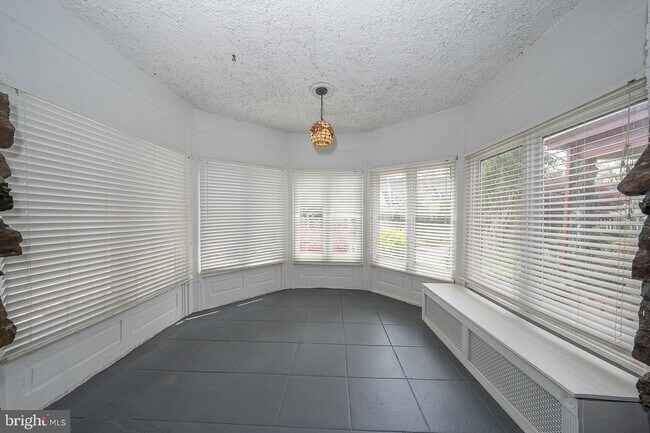 Foto del edificio - 6461 Morris Park Rd