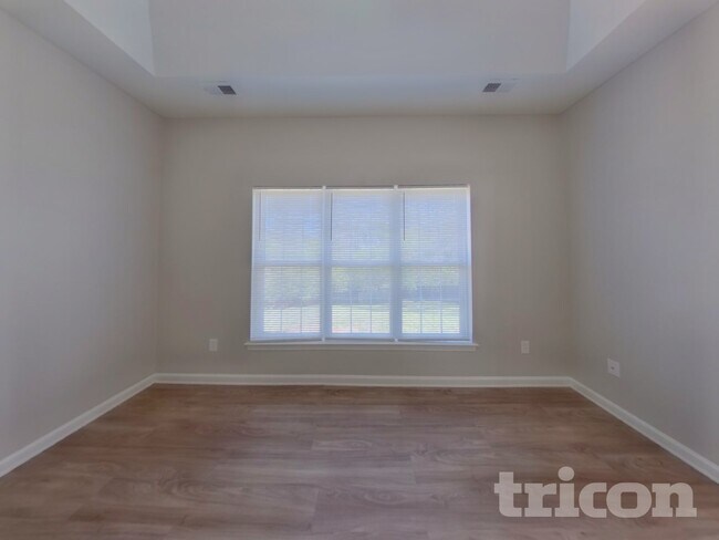 Building Photo - 3004 Dairy Farm Dr