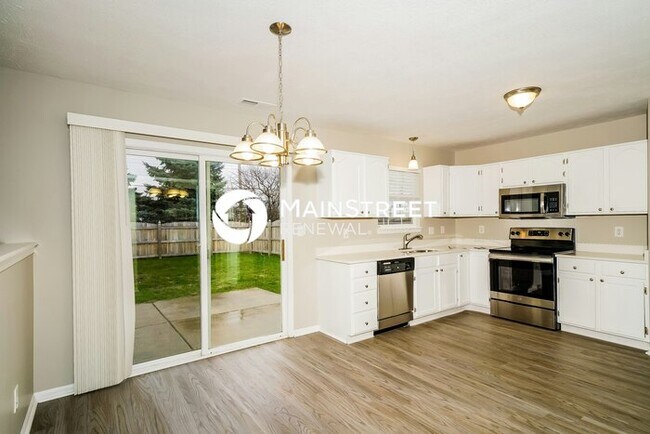 Foto del edificio - 4 Bedroom Pet-Friendly Home in Greenwood, IN with Main Street Renewal