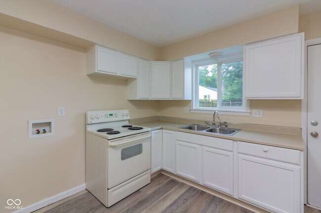 Building Photo - 6019 Bluff Crest Ct