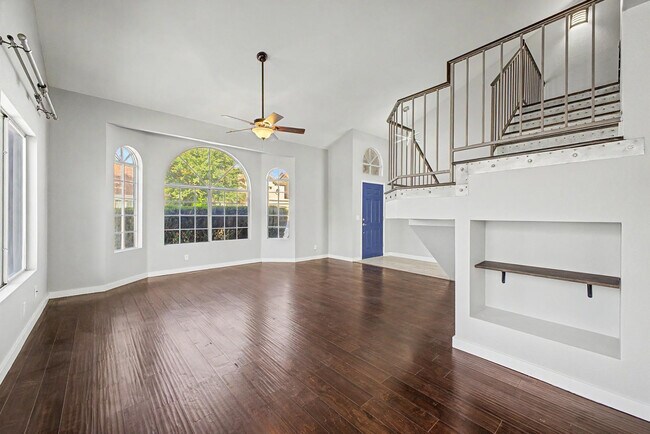 Building Photo - 1006 S Tiago Dr