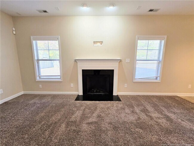 Foto del edificio - 389 Roanoke Dr