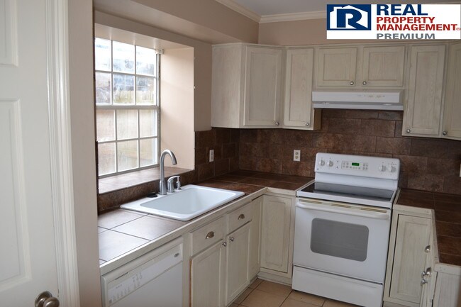 Building Photo - 2931 Toulon Dr