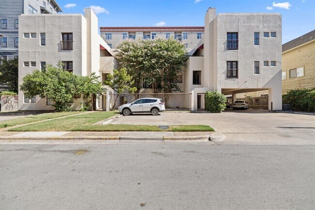 Foto del edificio - 712 Graham Pl