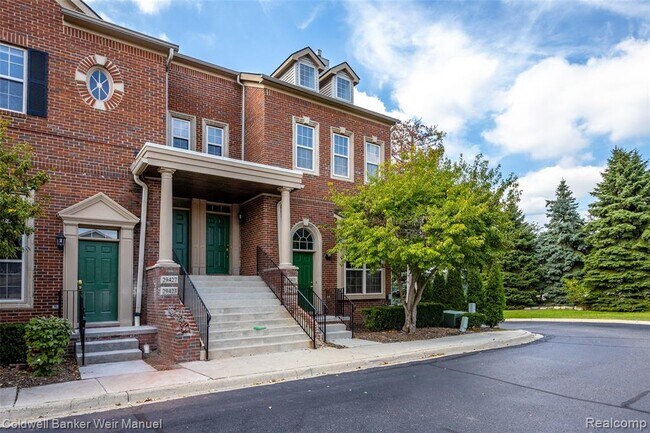 Building Photo - 29427 Glen Oaks Blvd E