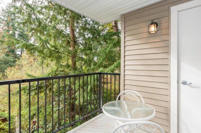 Building Photo - 2 bedroom in Kirkland WA 98034