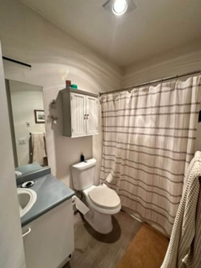 Building Photo - Gorgeous 1 bedroom in the heart of Queen Anne!
