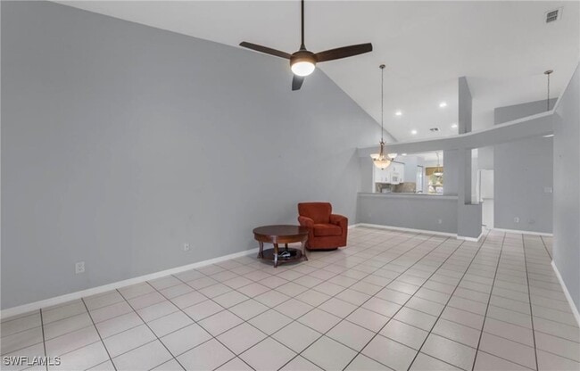 Building Photo - 1749 Royal Cir