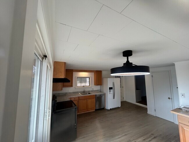 Kitchen - 1520 Harvey Ln