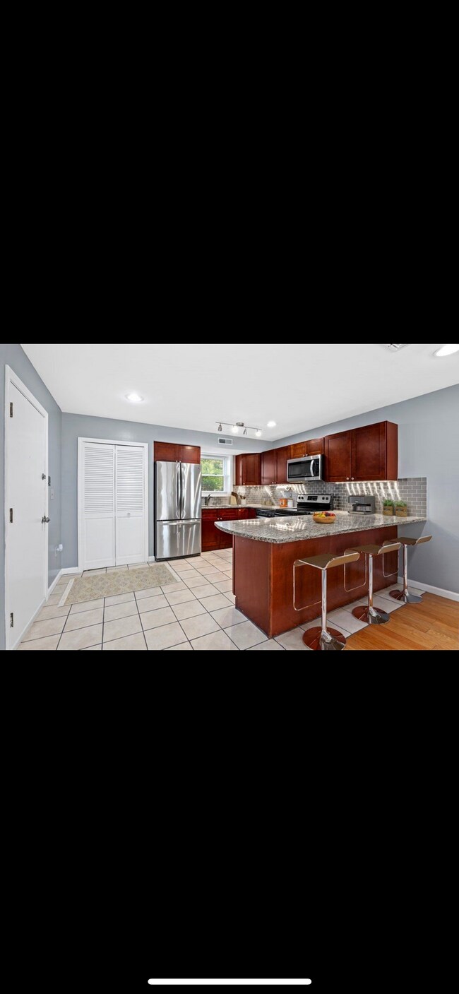 Foto del edificio - 375 Aiken Ave
