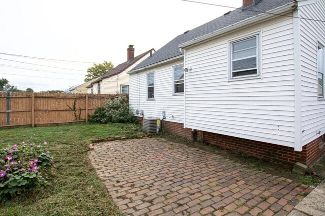 Building Photo - 6206 Alber Ave
