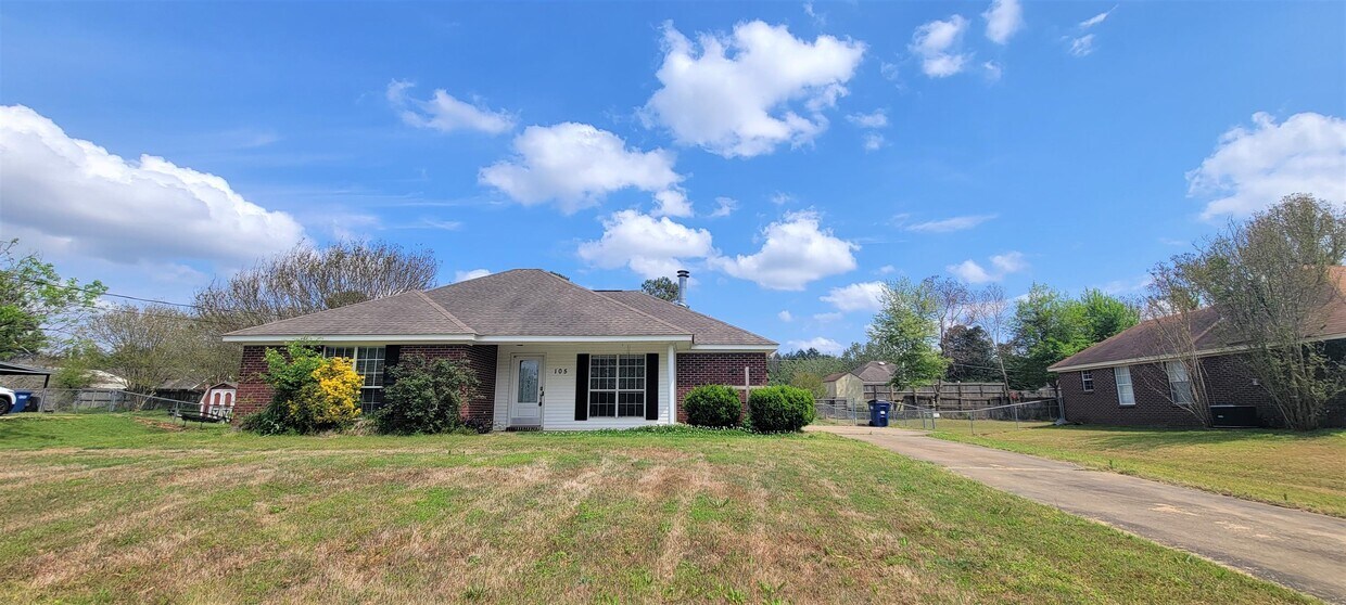 105 Meadowview Dr, Elmore, AL 36025 House for Rent in Elmore, AL
