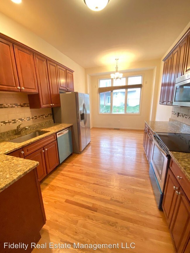 Building Photo - 3 br, 2.5 bath House - 75 Corbin Hill Rd