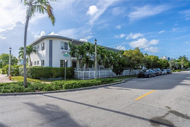 Foto del edificio - 7925 Hawthorne Ave
