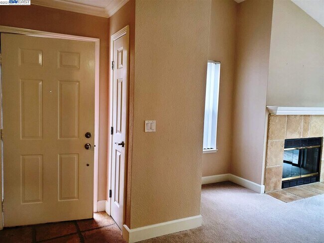 Building Photo - 383 Eastridge Dr