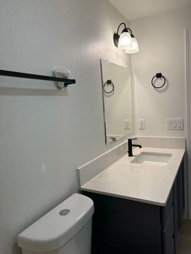 Foto del edificio - Huntington Rd. Duplex