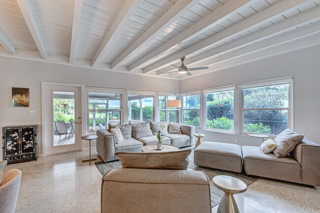 Foto del edificio - 626 N Lakeside Dr