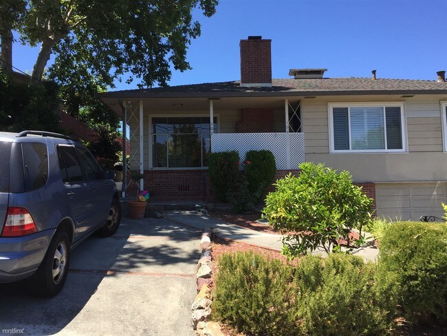 Foto del edificio - 107 Margarido Dr