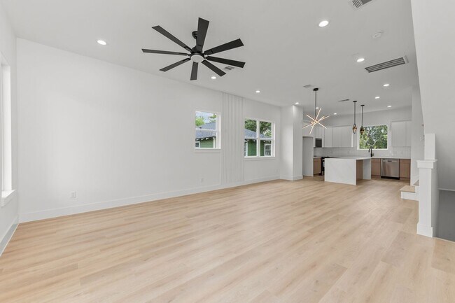 Foto del edificio - 3348 Sauer St