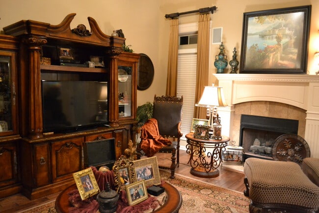 Building Photo - Beautiful home in Highly Sought After Area!