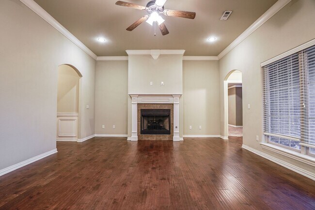 Foto del edificio - Large 4 bedroom 2 bath home