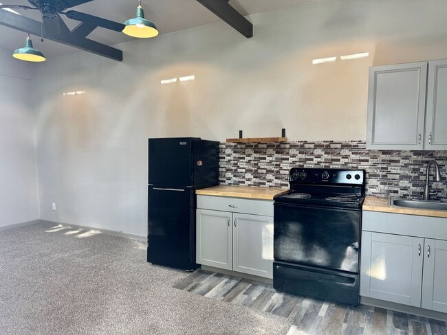 Building Photo - Just in Time for Summer! Adorable Efficien...