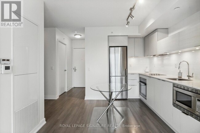 Building Photo - 20-1720 Thomas Riley Rd