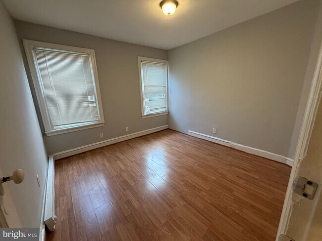 Building Photo - 1420 68th Ave