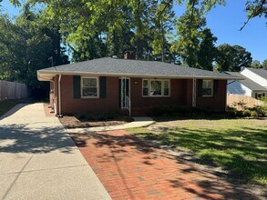 Building Photo - 521 Vista Dr