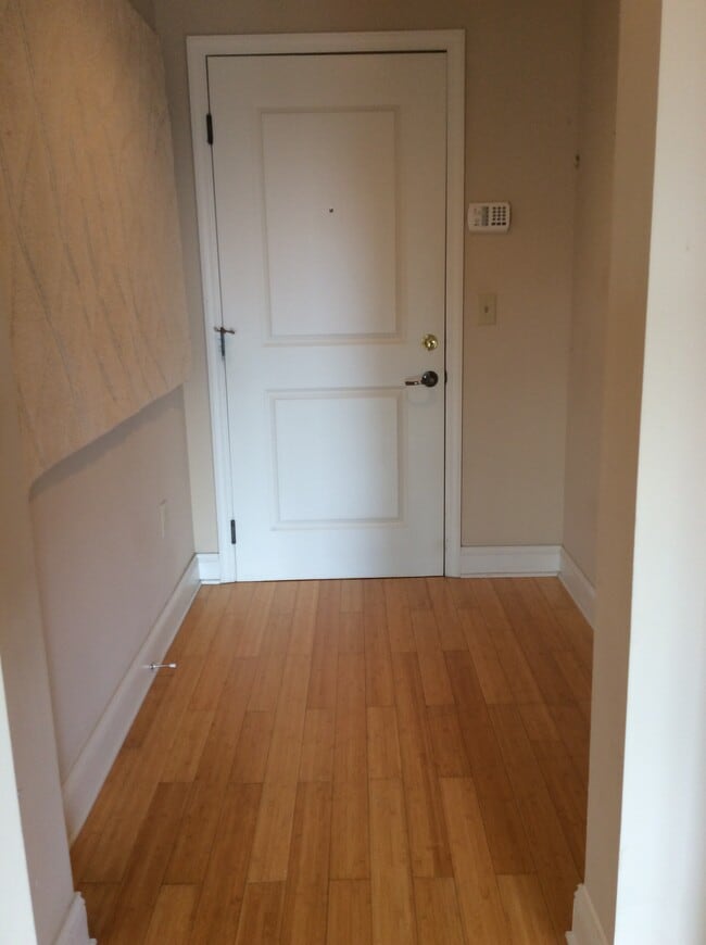 Entrance - Foyer - 400 E Bay St