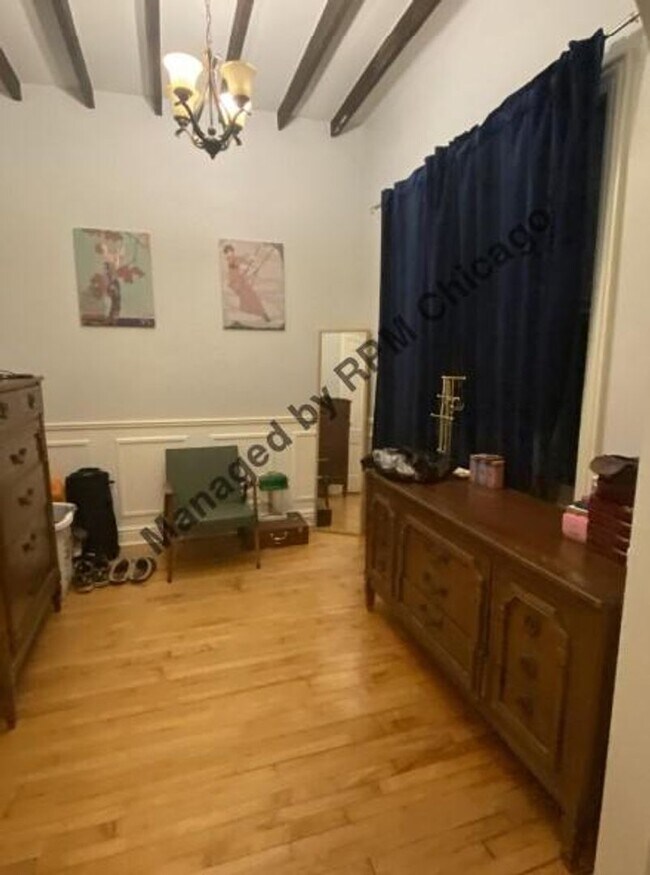 Foto del edificio - 1357 N Wolcott Ave