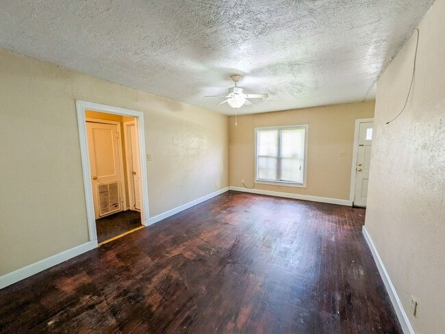 Building Photo - 3350 Cherry Dr