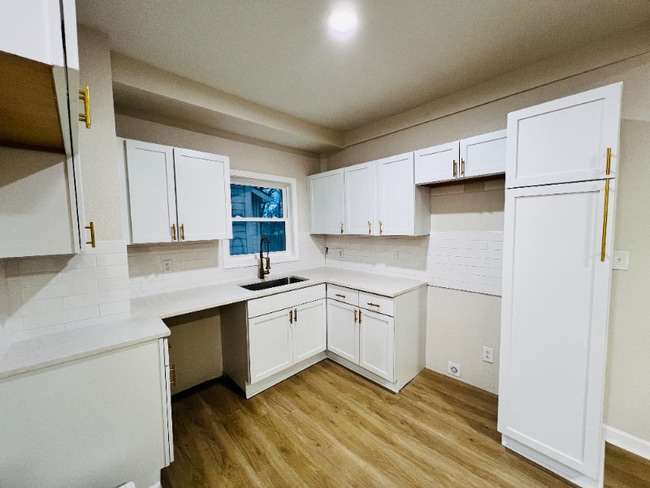 Building Photo - 3029 Woodland Ave