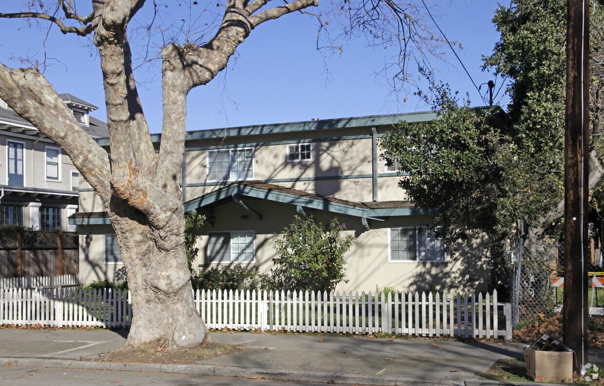 Foto del edificio - 1615 Central Ave