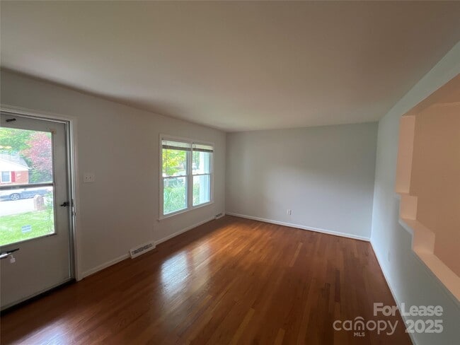 Building Photo - 5319 Winterhaven Dr