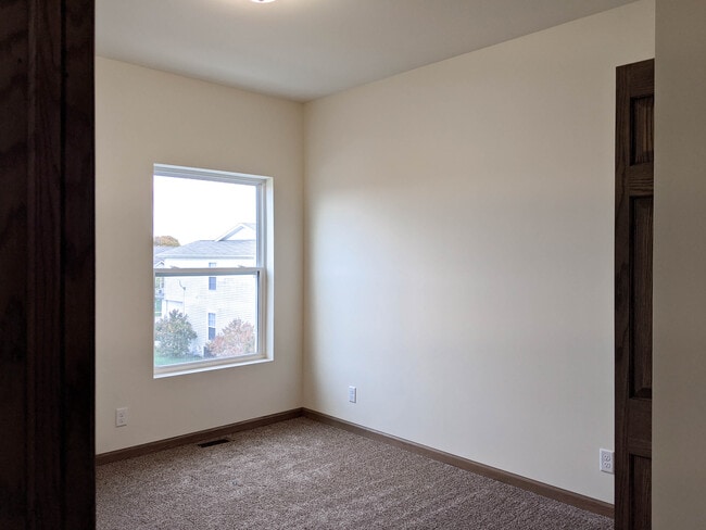 Building Photo - 604 Commercial Dr