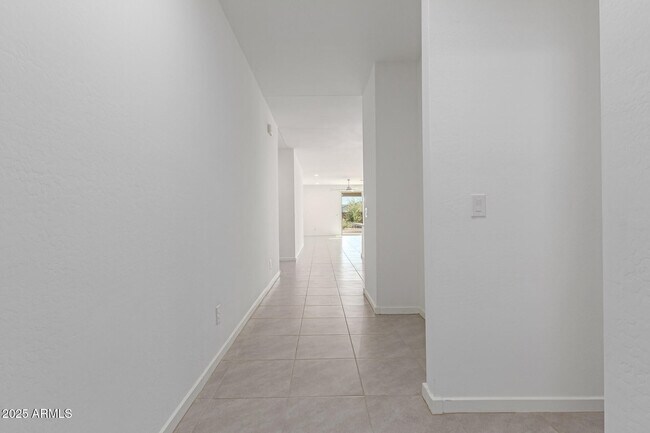 Foto del edificio - 17969 W College Dr