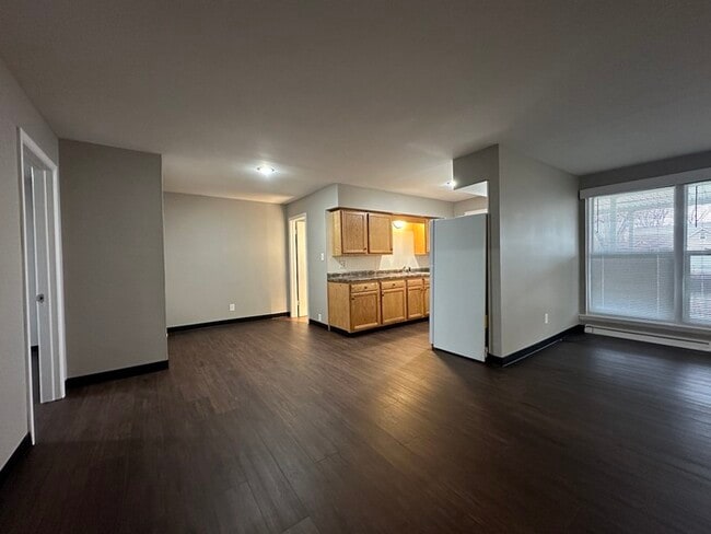 Building Photo - Large, fully remodeled 3 bedroom apartment...