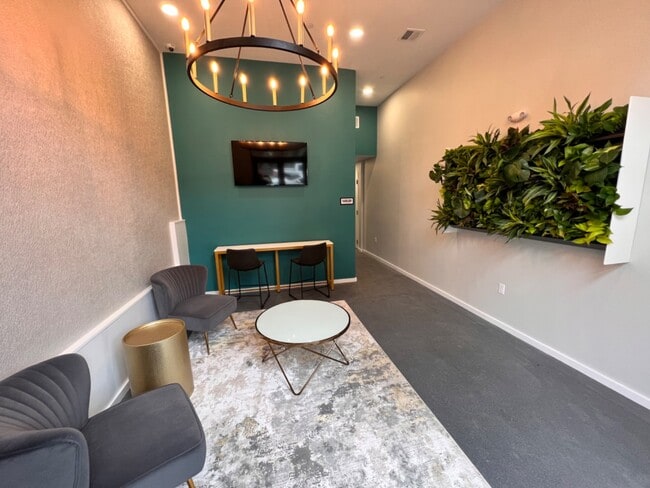 Building Photo - 160 Middlesex St