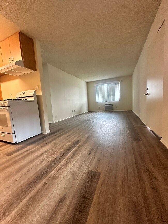 Foto del edificio - 1181 E Hollyvale St