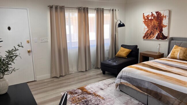 Foto del edificio - Newly Renovated - The Copa Apartments