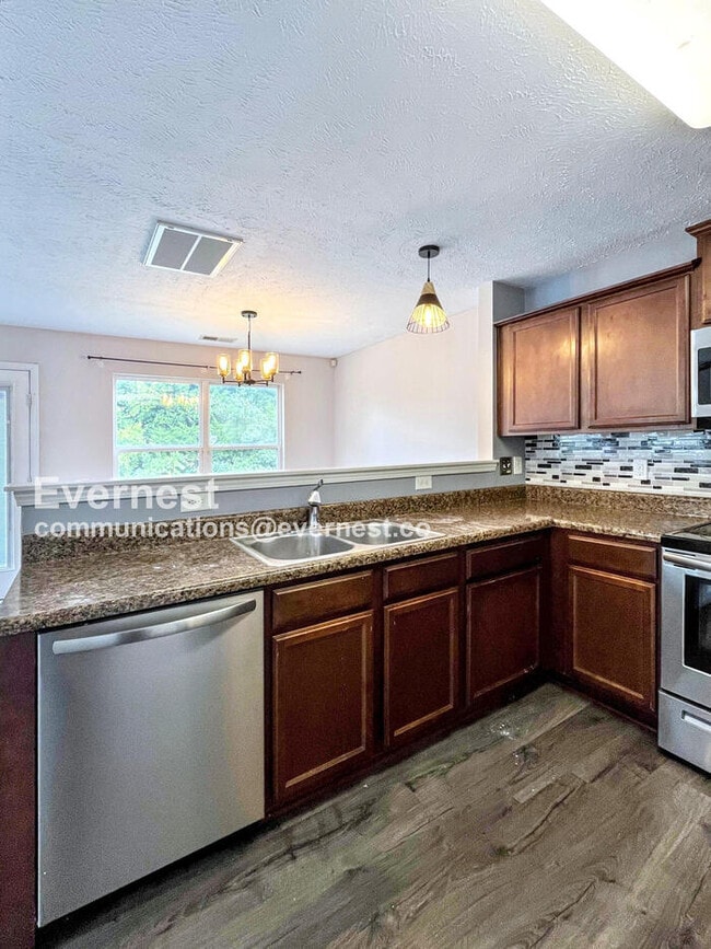 Building Photo - 441 Vailview Dr