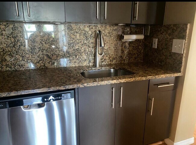 Foto del edificio - 21103 Glenmoor Dr