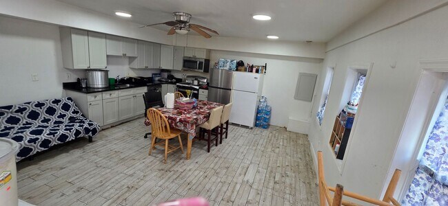 Building Photo - 1006 Summerfield Ave