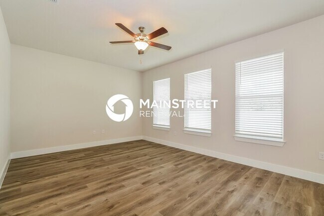 Foto del edificio - 4 Bedroom Pet-Friendly Home in Deland, FL with Main Street Renewal